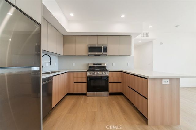 7510 Sepulveda Boulevard 304, Van Nuys, CA 91405