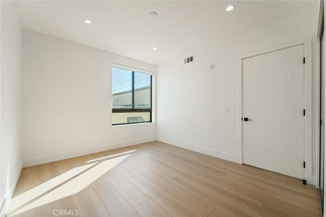7510 Sepulveda Boulevard 304, Van Nuys, CA 91405