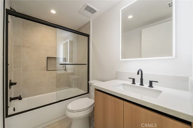 7510 Sepulveda Boulevard 304, Van Nuys, CA 91405