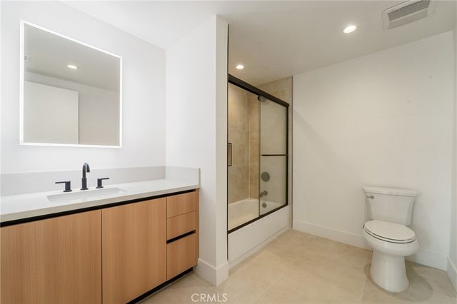 7510 Sepulveda Boulevard 304, Van Nuys, CA 91405