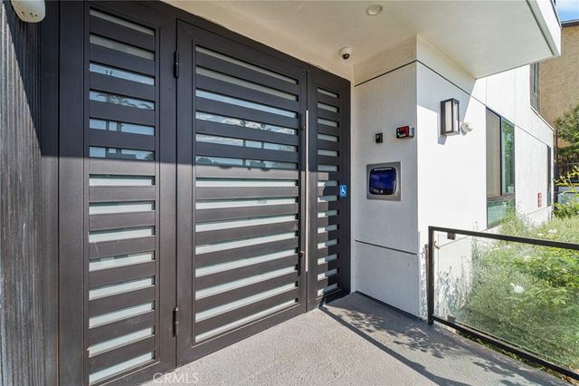 7510 Sepulveda Boulevard 304, Van Nuys, CA 91405