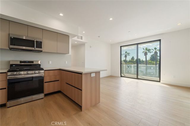 7510 Sepulveda Boulevard 304, Van Nuys, CA 91405