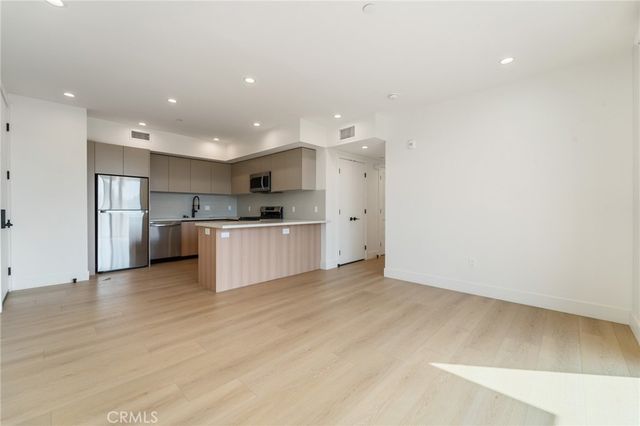 7510 Sepulveda Boulevard 304, Van Nuys, CA 91405