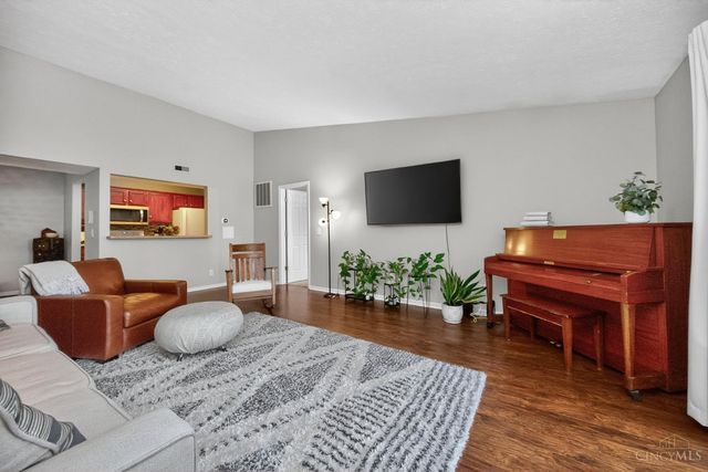 3211 Heritage Square Dr, Colerain Twp, OH 45251