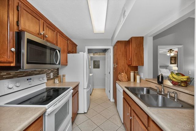 3211 Heritage Square Dr, Colerain Twp, OH 45251