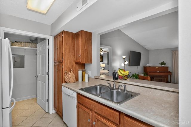 3211 Heritage Square Dr, Colerain Twp, OH 45251