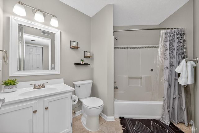 3211 Heritage Square Dr, Colerain Twp, OH 45251