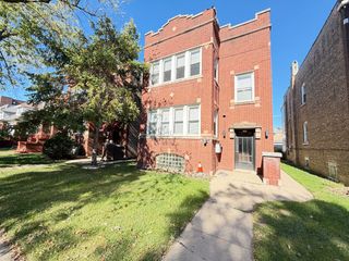 4838 W Addison Street 1F, Chicago, IL 60641