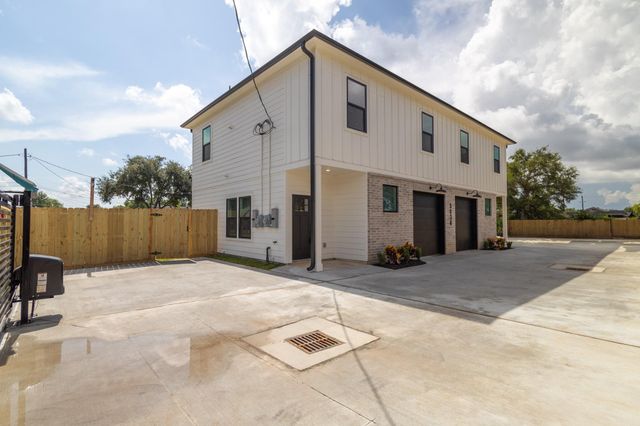 5036 Mallow Street A, Houston, TX 77033