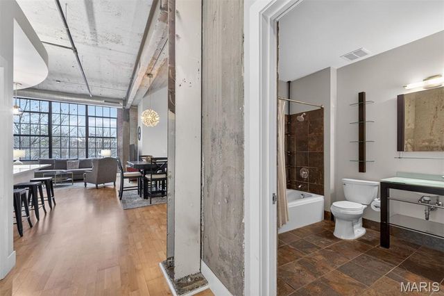 4100 Forest Park Avenue 206, St Louis, MO 63108