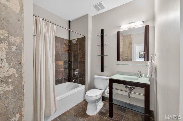 4100 Forest Park Avenue 206, St Louis, MO 63108