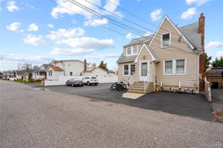 31 Willoughby Place 4, West Islip, NY 11795