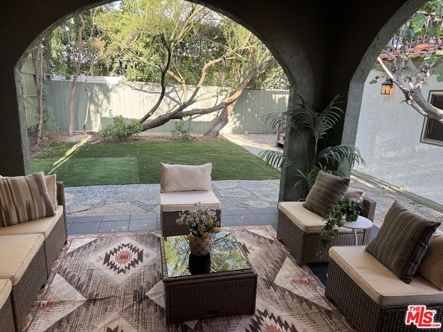 636 N Curson Avenue, Los Angeles, CA 90036
