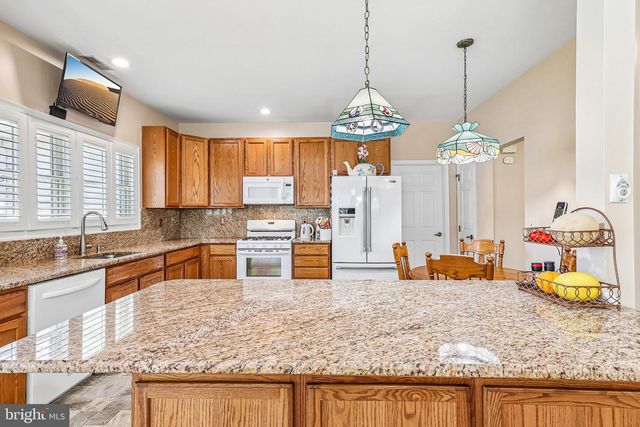 38 WAGON WHEEL LN, Columbus, NJ 08022