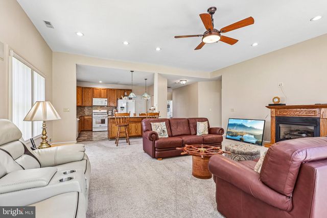 38 WAGON WHEEL LN, Columbus, NJ 08022