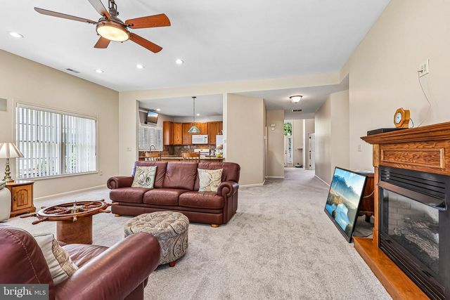 38 WAGON WHEEL LN, Columbus, NJ 08022