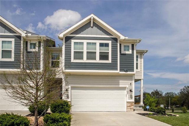 2102 SW Holdbrooks Drive, Lee's Summit, MO 64082