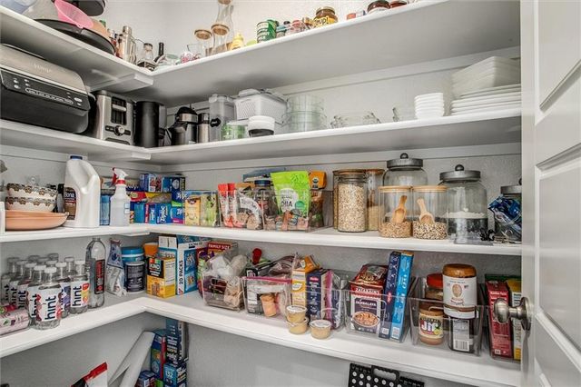 2102 SW Holdbrooks Drive, Lee's Summit, MO 64082