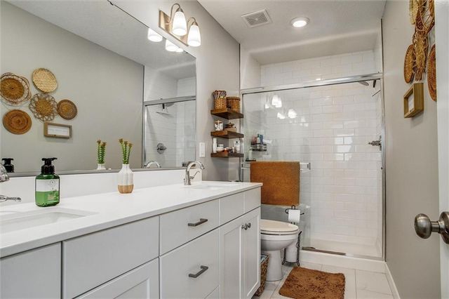 2102 SW Holdbrooks Drive, Lee's Summit, MO 64082
