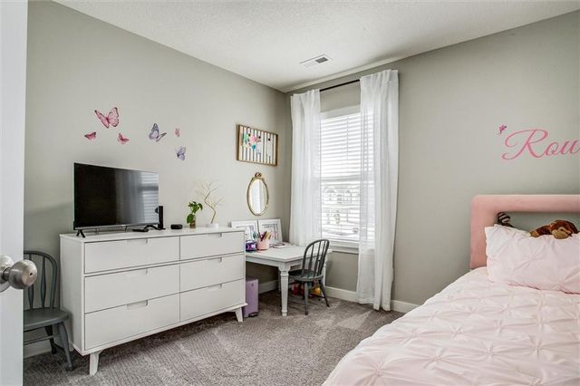 2102 SW Holdbrooks Drive, Lee's Summit, MO 64082