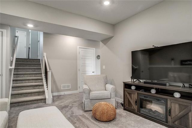 2102 SW Holdbrooks Drive, Lee's Summit, MO 64082