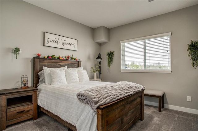 2102 SW Holdbrooks Drive, Lee's Summit, MO 64082