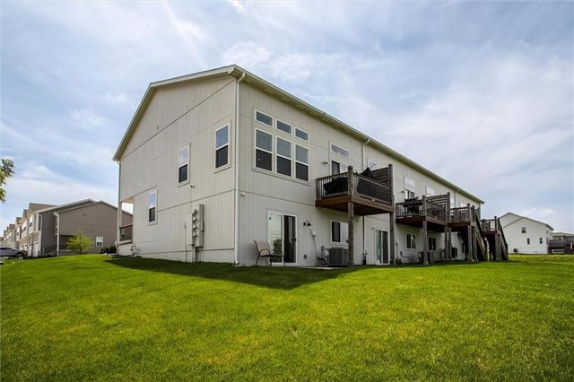 2102 SW Holdbrooks Drive, Lee's Summit, MO 64082