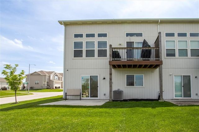 2102 SW Holdbrooks Drive, Lee's Summit, MO 64082