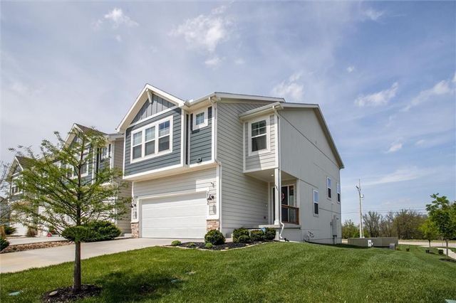 2102 SW Holdbrooks Drive, Lee's Summit, MO 64082