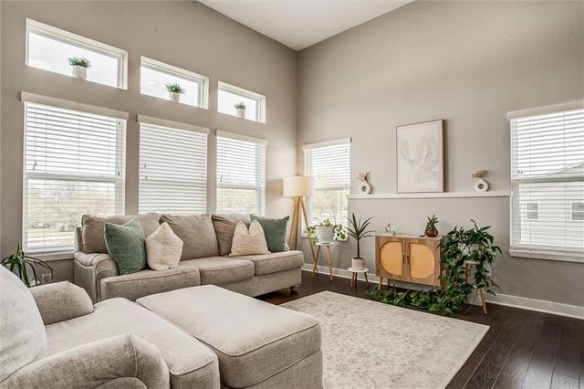 2102 SW Holdbrooks Drive, Lee's Summit, MO 64082