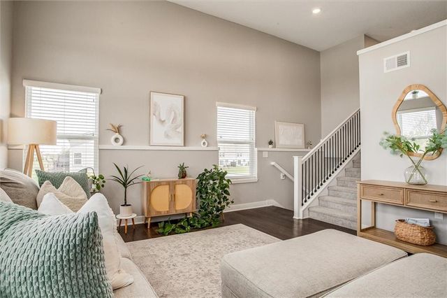 2102 SW Holdbrooks Drive, Lee's Summit, MO 64082