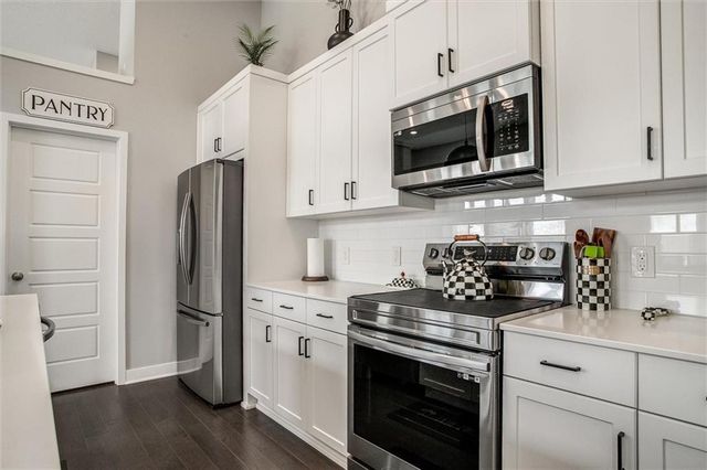 2102 SW Holdbrooks Drive, Lee's Summit, MO 64082