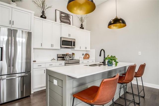 2102 SW Holdbrooks Drive, Lee's Summit, MO 64082