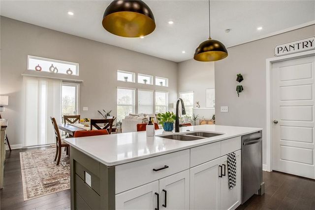 2102 SW Holdbrooks Drive, Lee's Summit, MO 64082