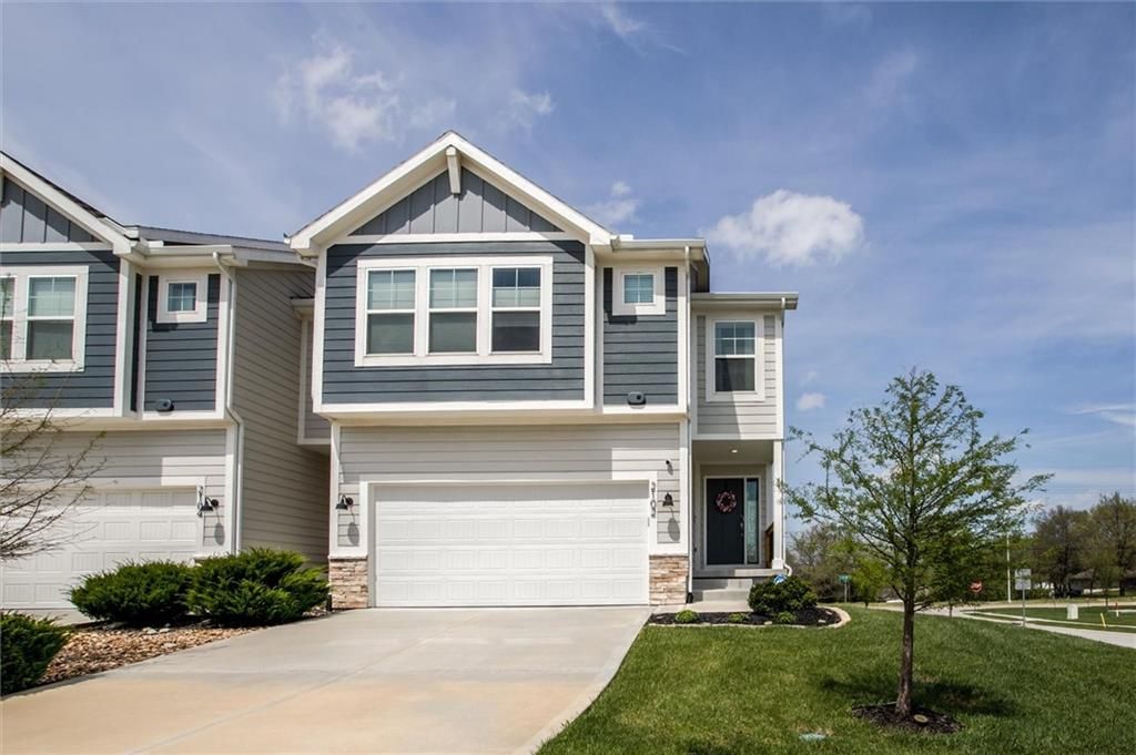 2102 SW Holdbrooks Drive, Lee's Summit, MO 64082