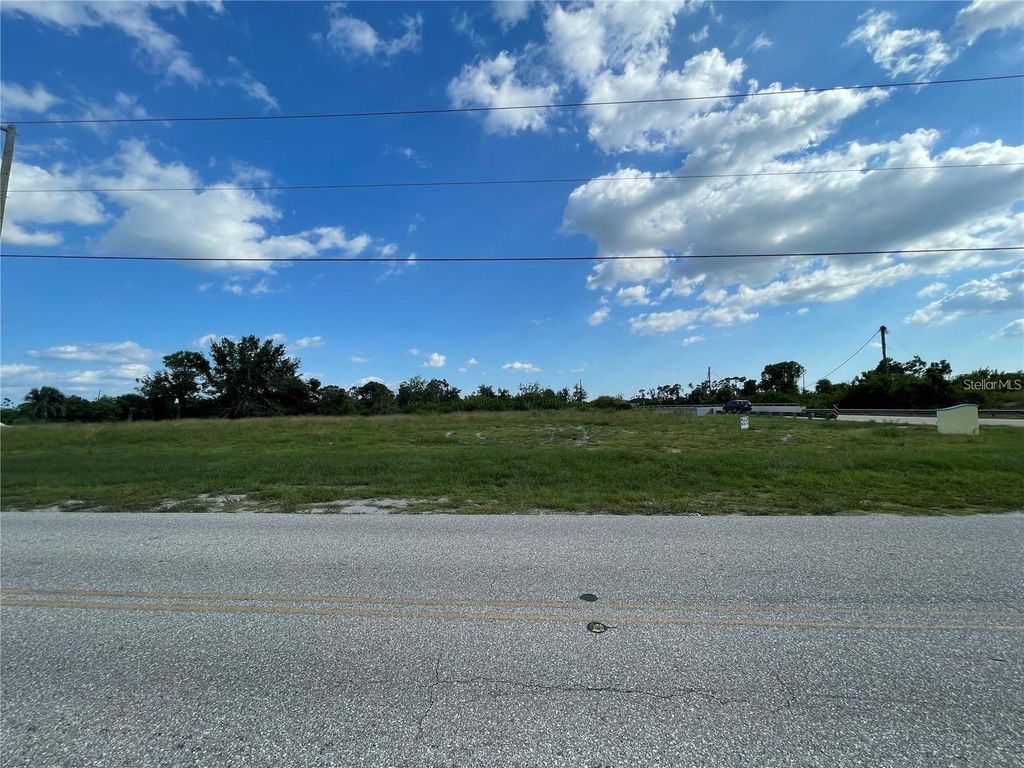 Image 5 of property listing at 12743 FORESMAN BLVD, Port Charlotte, FL 33981