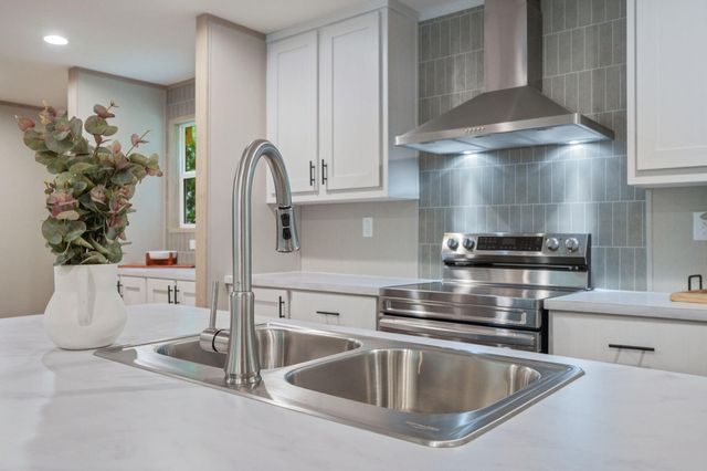 493 Marigold Avenue, Defuniak Springs, FL 32433