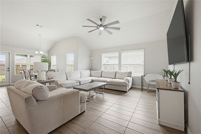 1261 Thames Chase Dr, Corpus Christi, TX 78415