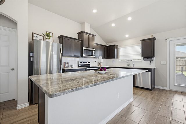 1261 Thames Chase Dr, Corpus Christi, TX 78415