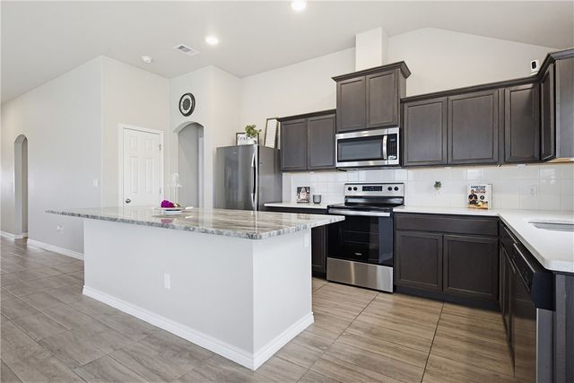1261 Thames Chase Dr, Corpus Christi, TX 78415