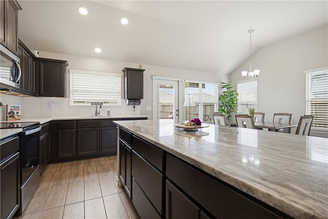 1261 Thames Chase Dr, Corpus Christi, TX 78415