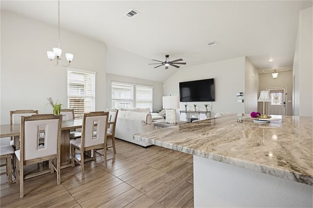 1261 Thames Chase Dr, Corpus Christi, TX 78415