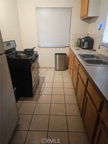 5714 10th Avenue, Los Angeles, CA 90043