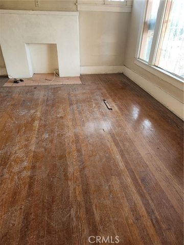 5714 10th Avenue, Los Angeles, CA 90043