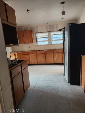 5714 10th Avenue, Los Angeles, CA 90043