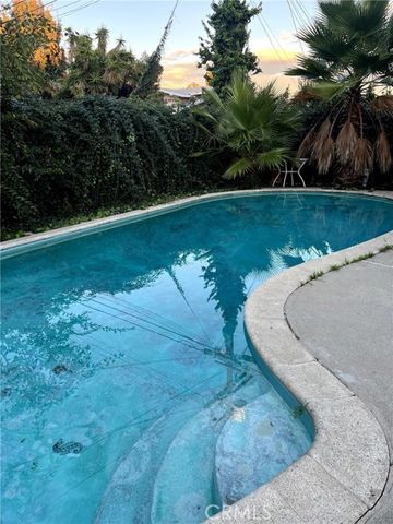 5714 10th Avenue, Los Angeles, CA 90043