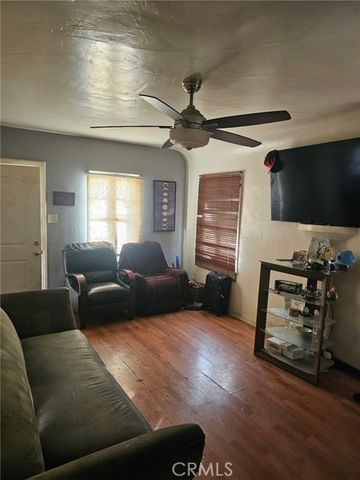 5714 10th Avenue, Los Angeles, CA 90043