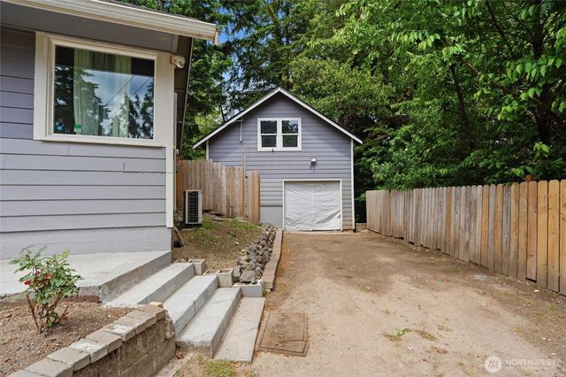 3706 W Arsenal, Bremerton, WA 98312
