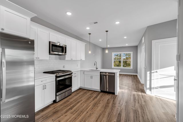 33 Union Avenue, Manasquan, NJ 08736