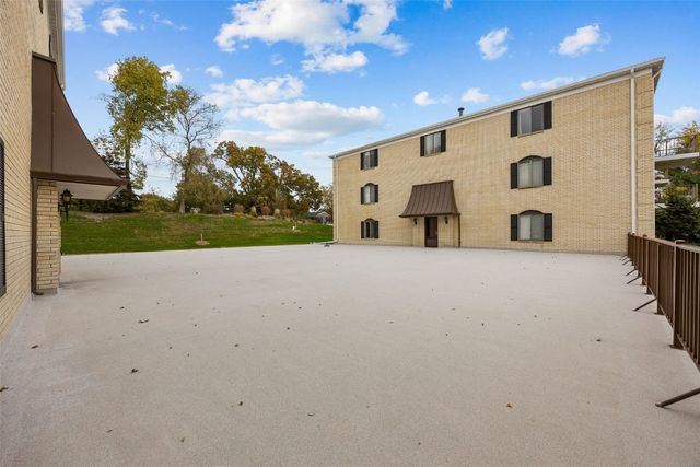 2135 1st Avenue SE 121, Cedar Rapids, IA 52403